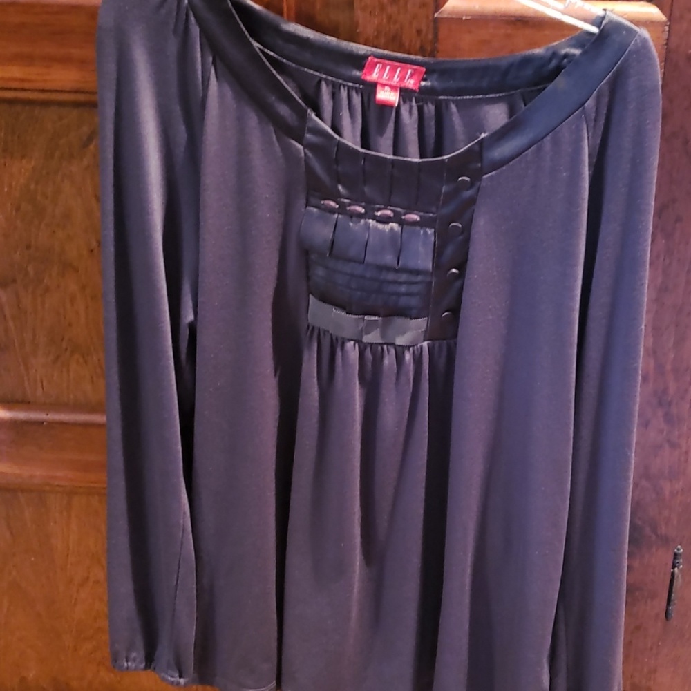 Long sleeve grey top. Good condition